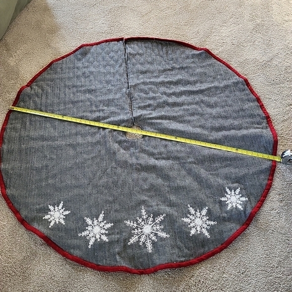 Christmas Tree Skirt With Snowflakes Gray Red 55" - Picture 6 of 7